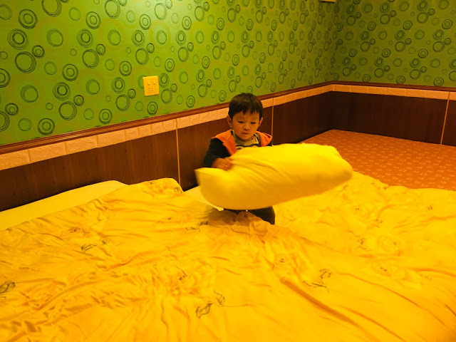 [苗栗住宿] 蓬萊生態農場仙山民宿｜南庄世外桃源，山林間的獨棟小木屋，身處雲霧繚繞中的油桐花與螢火蟲仿若仙境！