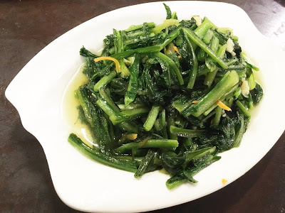 [苗栗住宿] 蓬萊生態農場仙山民宿｜南庄世外桃源，山林間的獨棟小木屋，身處雲霧繚繞中的油桐花與螢火蟲仿若仙境！