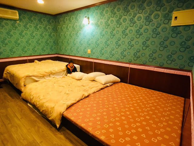 [苗栗住宿] 蓬萊生態農場仙山民宿｜南庄世外桃源，山林間的獨棟小木屋，身處雲霧繚繞中的油桐花與螢火蟲仿若仙境！