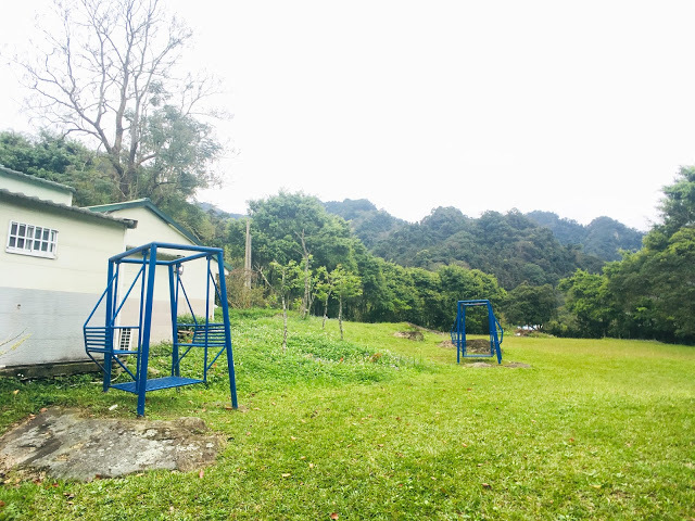 [苗栗住宿] 蓬萊生態農場仙山民宿｜南庄世外桃源，山林間的獨棟小木屋，身處雲霧繚繞中的油桐花與螢火蟲仿若仙境！