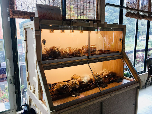 [苗栗住宿] 蓬萊生態農場仙山民宿｜南庄世外桃源，山林間的獨棟小木屋，身處雲霧繚繞中的油桐花與螢火蟲仿若仙境！