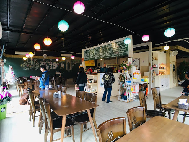 [苗栗住宿] 蓬萊生態農場仙山民宿｜南庄世外桃源，山林間的獨棟小木屋，身處雲霧繚繞中的油桐花與螢火蟲仿若仙境！