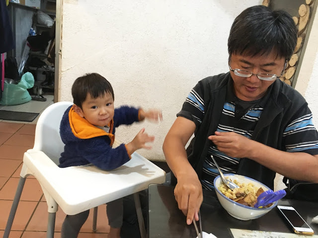 [苗栗住宿] 蓬萊生態農場仙山民宿｜南庄世外桃源，山林間的獨棟小木屋，身處雲霧繚繞中的油桐花與螢火蟲仿若仙境！