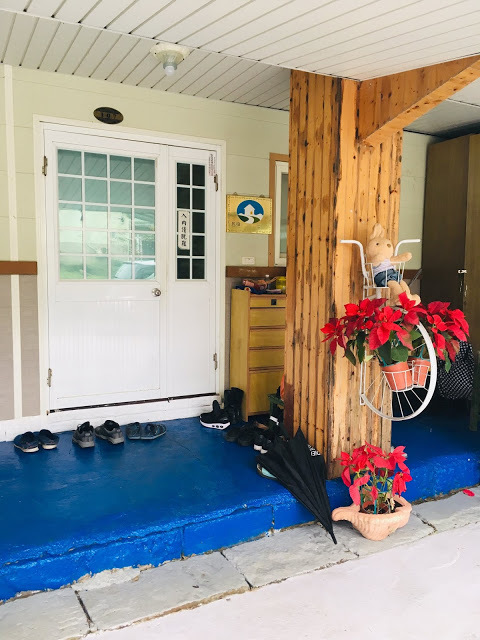 [苗栗住宿] 蓬萊生態農場仙山民宿｜南庄世外桃源，山林間的獨棟小木屋，身處雲霧繚繞中的油桐花與螢火蟲仿若仙境！