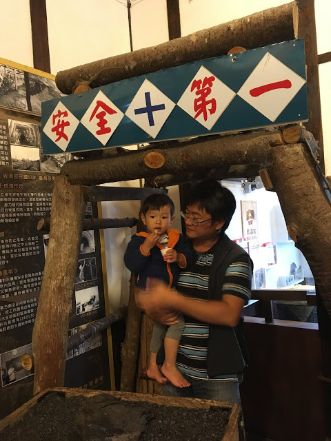 [苗栗住宿] 蓬萊生態農場仙山民宿｜南庄世外桃源，山林間的獨棟小木屋，身處雲霧繚繞中的油桐花與螢火蟲仿若仙境！