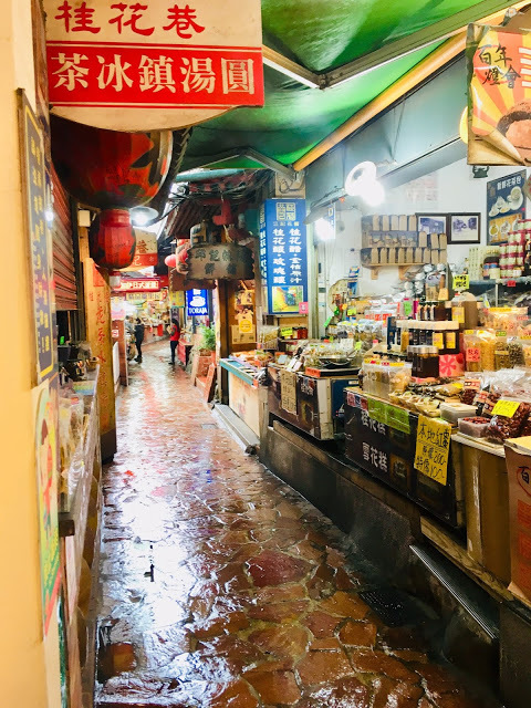 [苗栗住宿] 蓬萊生態農場仙山民宿｜南庄世外桃源，山林間的獨棟小木屋，身處雲霧繚繞中的油桐花與螢火蟲仿若仙境！