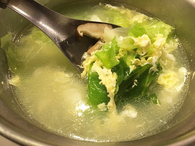 [苗栗住宿] 蓬萊生態農場仙山民宿｜南庄世外桃源，山林間的獨棟小木屋，身處雲霧繚繞中的油桐花與螢火蟲仿若仙境！