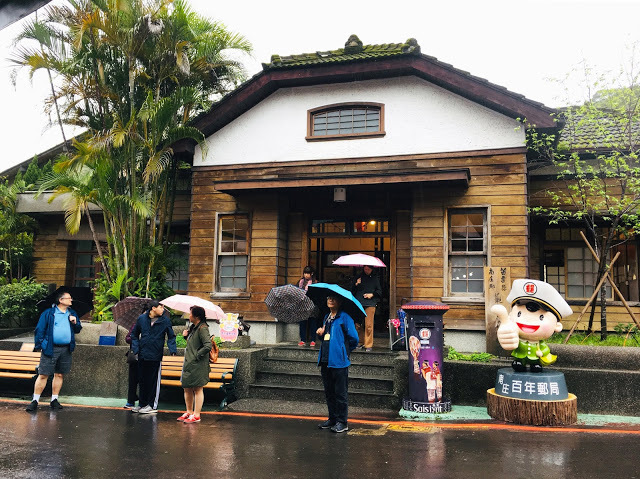 [苗栗住宿] 蓬萊生態農場仙山民宿｜南庄世外桃源，山林間的獨棟小木屋，身處雲霧繚繞中的油桐花與螢火蟲仿若仙境！