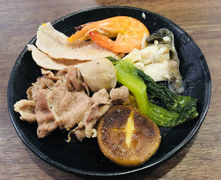 [新竹美食] 樂鍋居精緻鍋物｜養生龍骨鍋、南瓜起士牛奶鍋、招牌麻辣鍋、主廚嚴選海陸、霜降牛、松阪豬、羊五花、鮮嫩鱸魚、花枝漿、香滷鴨血、香滷豆腐