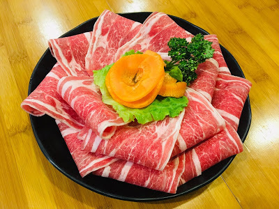 [新竹美食] 樂鍋居精緻鍋物｜養生龍骨鍋、南瓜起士牛奶鍋、招牌麻辣鍋、主廚嚴選海陸、霜降牛、松阪豬、羊五花、鮮嫩鱸魚、花枝漿、香滷鴨血、香滷豆腐