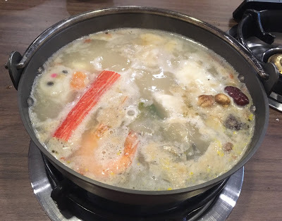 [新竹美食] 樂鍋居精緻鍋物｜養生龍骨鍋、南瓜起士牛奶鍋、招牌麻辣鍋、主廚嚴選海陸、霜降牛、松阪豬、羊五花、鮮嫩鱸魚、花枝漿、香滷鴨血、香滷豆腐