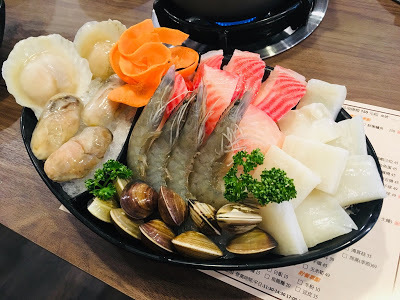 [新竹美食] 樂鍋居精緻鍋物｜養生龍骨鍋、南瓜起士牛奶鍋、招牌麻辣鍋、主廚嚴選海陸、霜降牛、松阪豬、羊五花、鮮嫩鱸魚、花枝漿、香滷鴨血、香滷豆腐