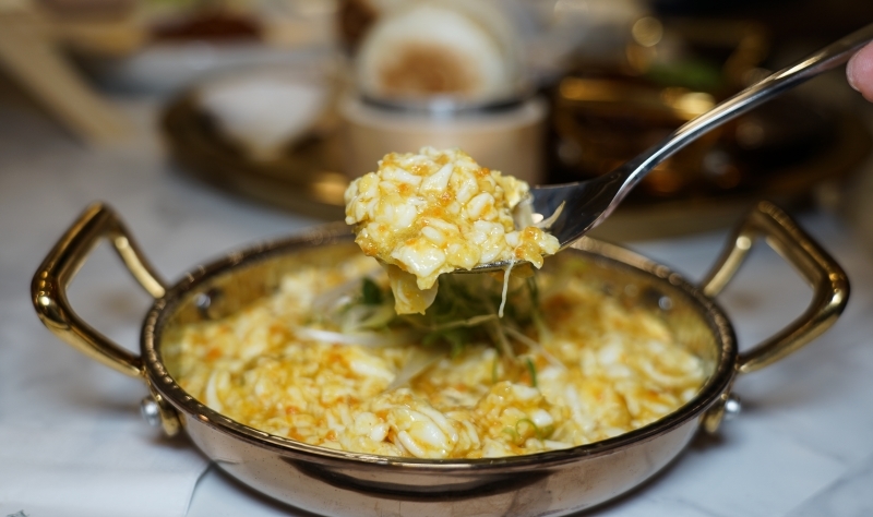 台北火車站也有網美餐廳!? 廚櫃、野餐桌、水族箱、冠軍杯都上桌,IG拍照超有梗、這家中餐廳也太時髦了吧 1人也有獨享餐可以吃-飯BAR LiLi微風北車店