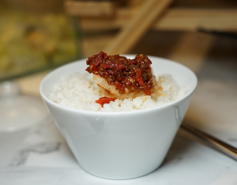 台北火車站也有網美餐廳!? 廚櫃、野餐桌、水族箱、冠軍杯都上桌,IG拍照超有梗、這家中餐廳也太時髦了吧 1人也有獨享餐可以吃-飯BAR LiLi微風北車店