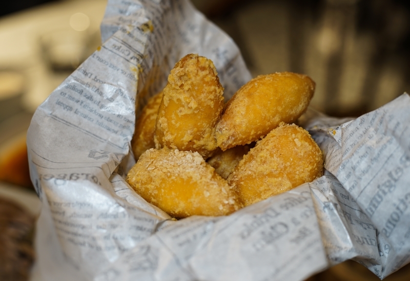 台北火車站也有網美餐廳!? 廚櫃、野餐桌、水族箱、冠軍杯都上桌,IG拍照超有梗、這家中餐廳也太時髦了吧 1人也有獨享餐可以吃-飯BAR LiLi微風北車店