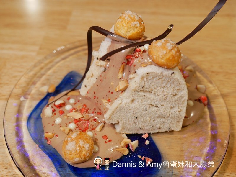 《新竹戚風蛋糕推薦》吉十咖啡廳。一吃就愛上的手工限量甜點x早午餐肉桂捲漢堡︱令人上癮的新竹美味下午茶！（影片）