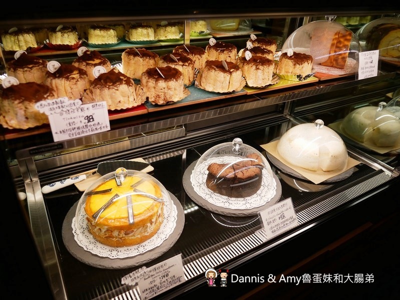 《新竹戚風蛋糕推薦》吉十咖啡廳。一吃就愛上的手工限量甜點x早午餐肉桂捲漢堡︱令人上癮的新竹美味下午茶！（影片）