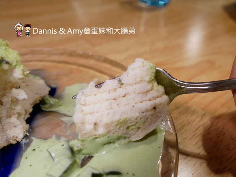 《新竹戚風蛋糕推薦》吉十咖啡廳。一吃就愛上的手工限量甜點x早午餐肉桂捲漢堡︱令人上癮的新竹美味下午茶！（影片）