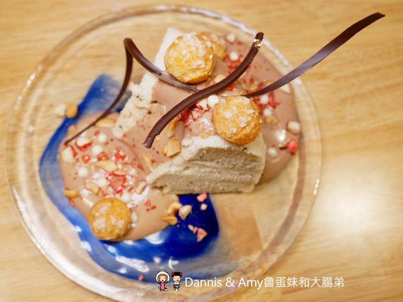 《新竹戚風蛋糕推薦》吉十咖啡廳。一吃就愛上的手工限量甜點x早午餐肉桂捲漢堡︱令人上癮的新竹美味下午茶！（影片）