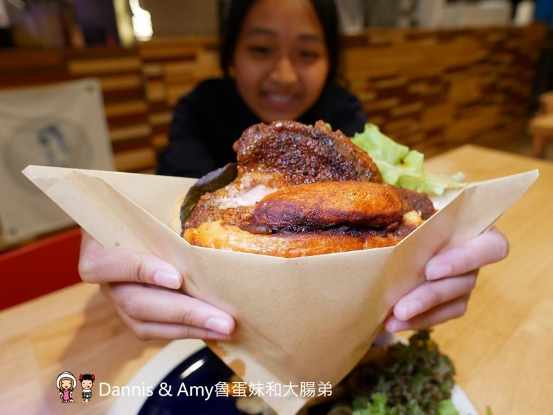 《新竹戚風蛋糕推薦》吉十咖啡廳。一吃就愛上的手工限量甜點x早午餐肉桂捲漢堡︱令人上癮的新竹美味下午茶！（影片）