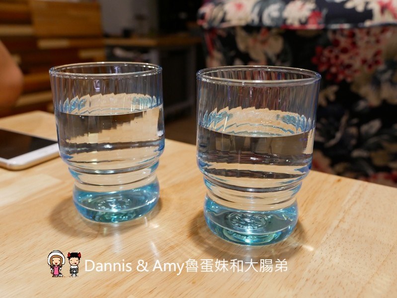 《新竹戚風蛋糕推薦》吉十咖啡廳。一吃就愛上的手工限量甜點x早午餐肉桂捲漢堡︱令人上癮的新竹美味下午茶！（影片）