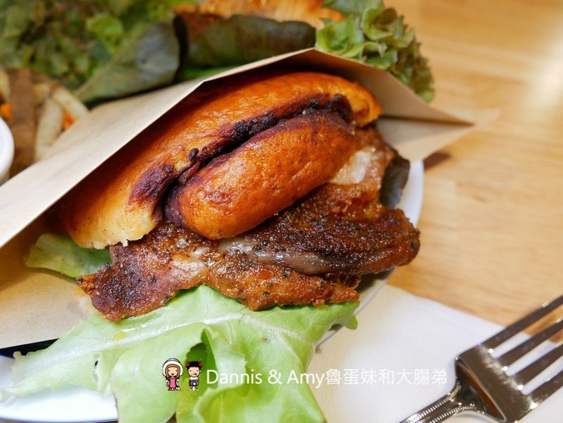 《新竹戚風蛋糕推薦》吉十咖啡廳。一吃就愛上的手工限量甜點x早午餐肉桂捲漢堡︱令人上癮的新竹美味下午茶！（影片）