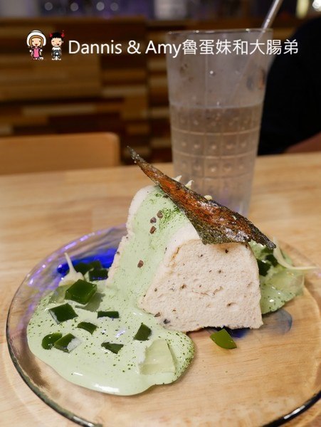 《新竹戚風蛋糕推薦》吉十咖啡廳。一吃就愛上的手工限量甜點x早午餐肉桂捲漢堡︱令人上癮的新竹美味下午茶！（影片）