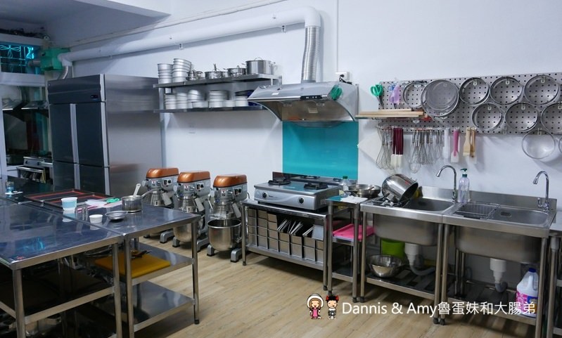 《新竹戚風蛋糕推薦》吉十咖啡廳。一吃就愛上的手工限量甜點x早午餐肉桂捲漢堡︱令人上癮的新竹美味下午茶！（影片）