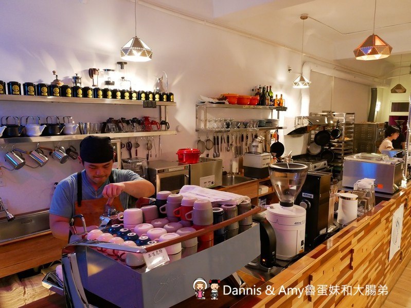 《新竹甜點推薦》吉十咖啡廳GODSPEED CAFÉ & BAKERY。低調卻超美味的手工甜點肉桂捲x早午餐x手沖咖啡飲料︱卡爾登飯店中華館旁（影片）