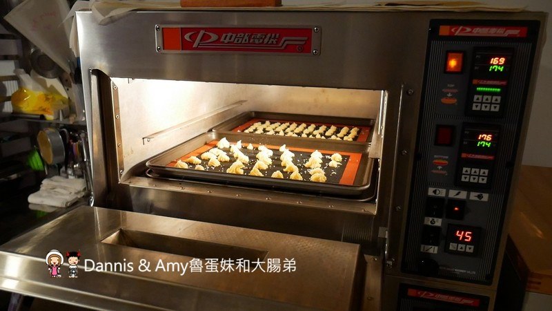 《新竹戚風蛋糕推薦》吉十咖啡廳。一吃就愛上的手工限量甜點x早午餐肉桂捲漢堡︱令人上癮的新竹美味下午茶！（影片）