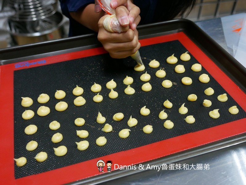 《新竹戚風蛋糕推薦》吉十咖啡廳。一吃就愛上的手工限量甜點x早午餐肉桂捲漢堡︱令人上癮的新竹美味下午茶！（影片）