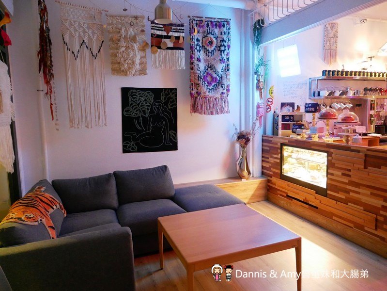 《新竹戚風蛋糕推薦》吉十咖啡廳。一吃就愛上的手工限量甜點x早午餐肉桂捲漢堡︱令人上癮的新竹美味下午茶！（影片）