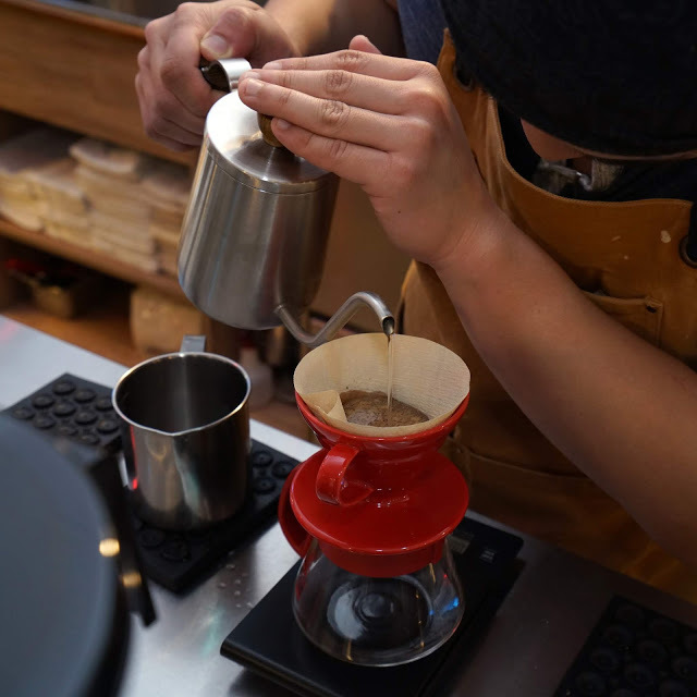 [食記] 新竹。吉十咖啡 肉桂捲 甜點 專業烘焙教室GODSPEED CAFÉ & BAKERY。文青咖啡店+專業烘焙教室!點飲料只要再加49元就有超值早餐!下午茶聚餐推薦!