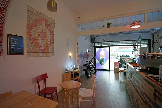 新竹甜點店推薦。吉十咖啡。肉桂捲漢堡、小山圓抹茶醬戚風蛋糕超好吃~精品手沖咖啡、專業烘焙教室私心推薦~