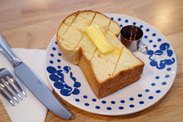 [食記] 新竹。吉十咖啡 肉桂捲 甜點 專業烘焙教室GODSPEED CAFÉ & BAKERY。文青咖啡店+專業烘焙教室!點飲料只要再加49元就有超值早餐!下午茶聚餐推薦!