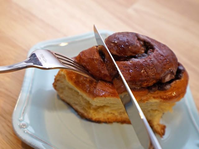 [食記] 新竹。吉十咖啡 肉桂捲 甜點 專業烘焙教室GODSPEED CAFÉ & BAKERY。文青咖啡店+專業烘焙教室!點飲料只要再加49元就有超值早餐!下午茶聚餐推薦!