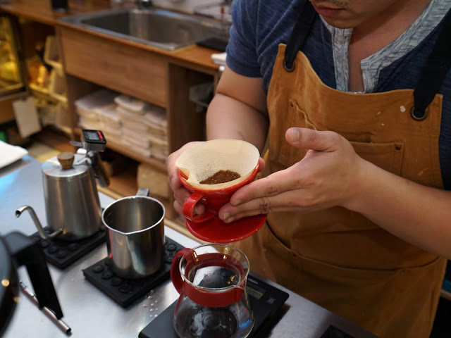 [食記] 新竹。吉十咖啡 肉桂捲 甜點 專業烘焙教室GODSPEED CAFÉ & BAKERY。文青咖啡店+專業烘焙教室!點飲料只要再加49元就有超值早餐!下午茶聚餐推薦!