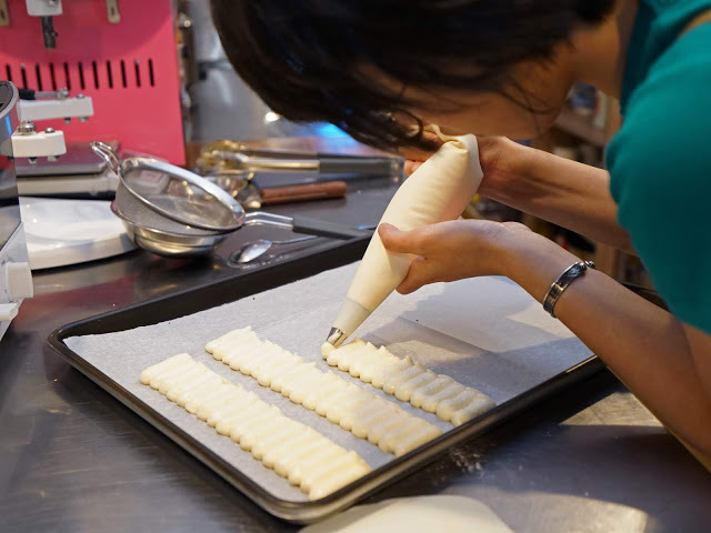 [食記] 新竹。吉十咖啡 肉桂捲 甜點 專業烘焙教室GODSPEED CAFÉ & BAKERY。文青咖啡店+專業烘焙教室!點飲料只要再加49元就有超值早餐!下午茶聚餐推薦!