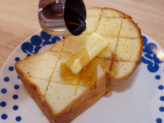 [食記] 新竹。吉十咖啡 肉桂捲 甜點 專業烘焙教室GODSPEED CAFÉ & BAKERY。文青咖啡店+專業烘焙教室!點飲料只要再加49元就有超值早餐!下午茶聚餐推薦!