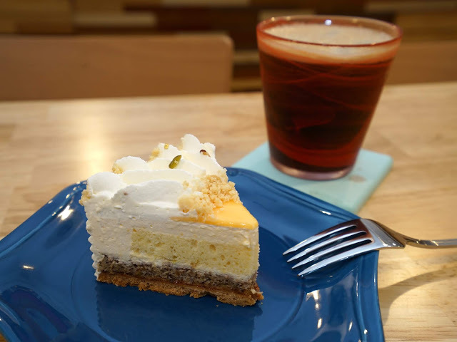 [食記] 新竹。吉十咖啡 肉桂捲 甜點 專業烘焙教室GODSPEED CAFÉ & BAKERY。文青咖啡店+專業烘焙教室!點飲料只要再加49元就有超值早餐!下午茶聚餐推薦!