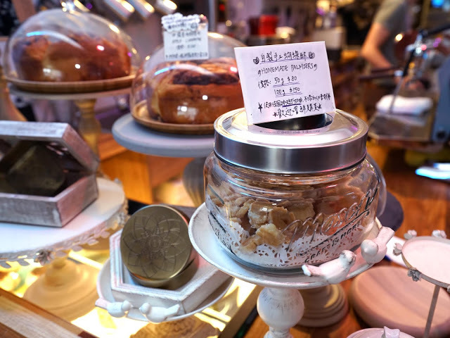 新竹甜點店推薦。吉十咖啡。肉桂捲漢堡、小山圓抹茶醬戚風蛋糕超好吃~精品手沖咖啡、專業烘焙教室私心推薦~