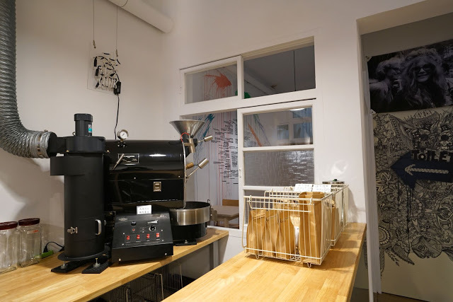 [食記] 新竹。吉十咖啡 肉桂捲 甜點 專業烘焙教室GODSPEED CAFÉ & BAKERY。文青咖啡店+專業烘焙教室!點飲料只要再加49元就有超值早餐!下午茶聚餐推薦!