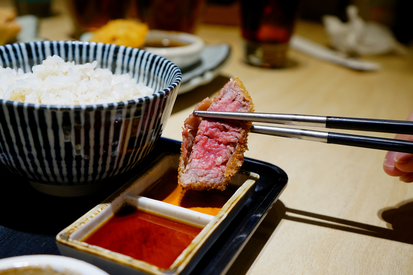 美食｜台北 京都勝牛(台北京站店) 日本炸牛排名店 台北車站美食、京站美食推薦！