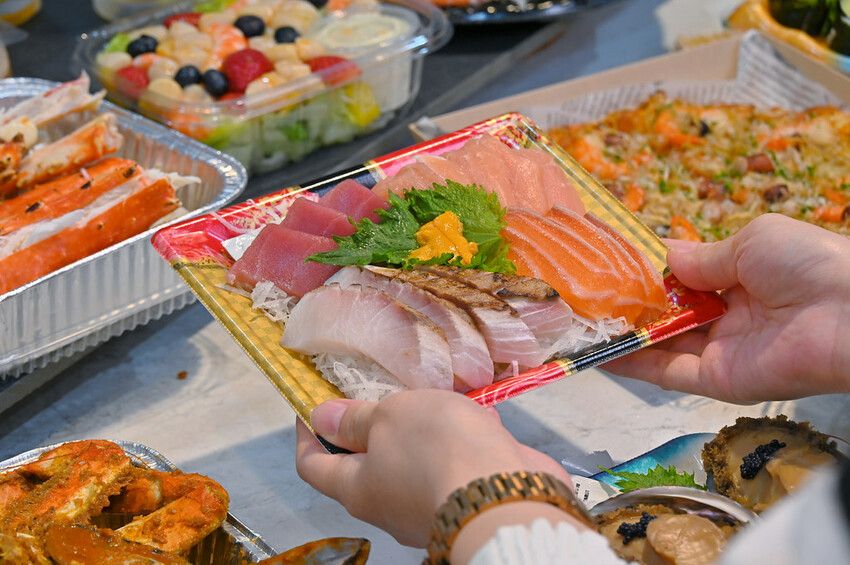 台中市北屯區台中最夯海鮮批發超市 假日海鮮市集巨無霸烤龍蝦必吃/阿布潘水產