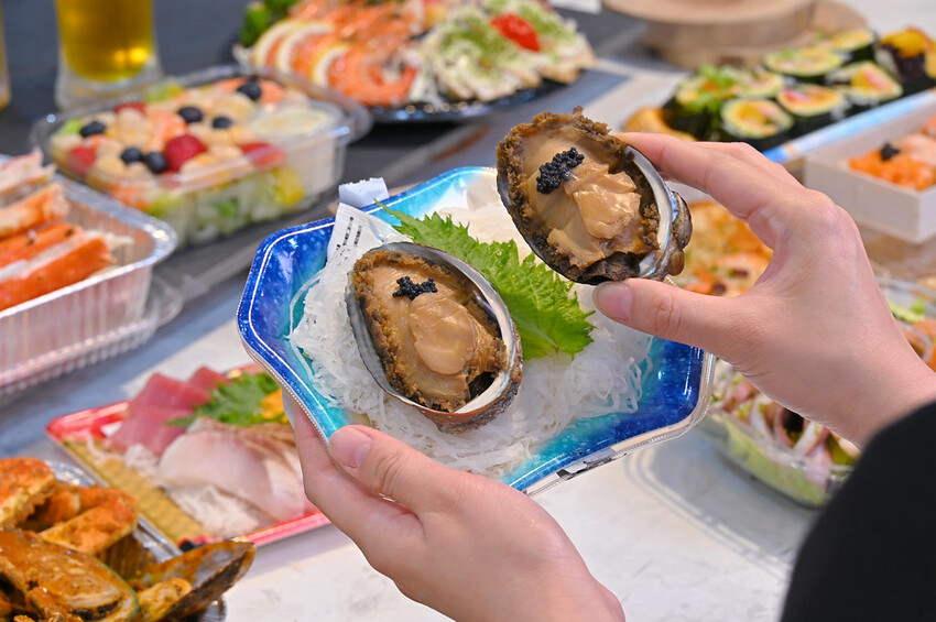 台中市北屯區台中最夯海鮮批發超市 假日海鮮市集巨無霸烤龍蝦必吃/阿布潘水產