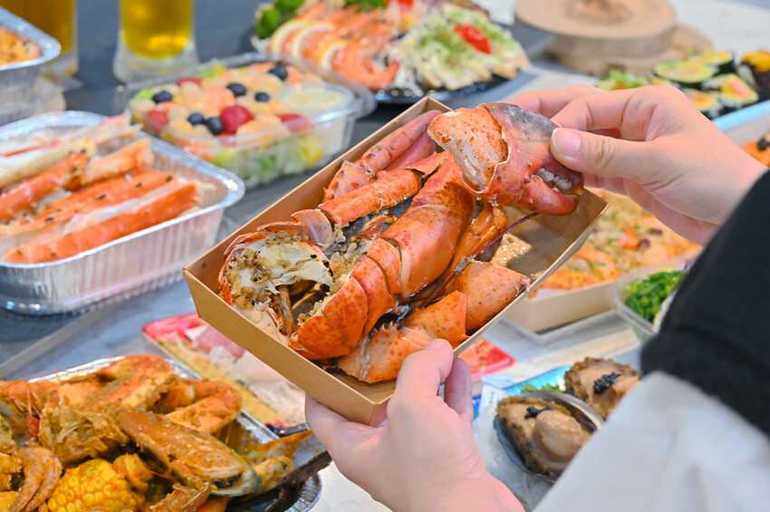 台中市北屯區台中最夯海鮮批發超市 假日海鮮市集巨無霸烤龍蝦必吃/阿布潘水產