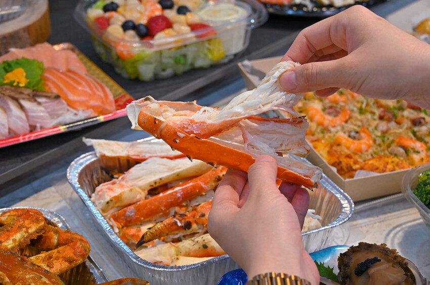 台中市北屯區台中最夯海鮮批發超市 假日海鮮市集巨無霸烤龍蝦必吃/阿布潘水產