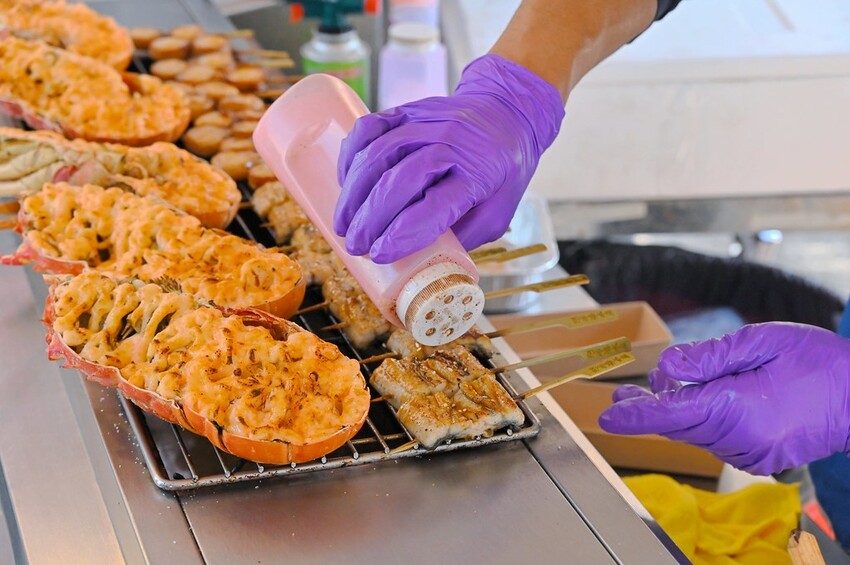 台中市北屯區台中最夯海鮮批發超市 假日海鮮市集巨無霸烤龍蝦必吃/阿布潘水產