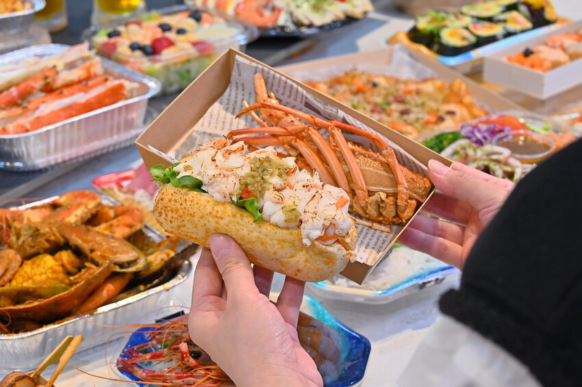 台中市北屯區台中最夯海鮮批發超市 假日海鮮市集巨無霸烤龍蝦必吃/阿布潘水產