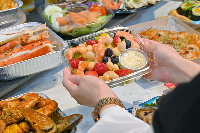 台中市北屯區台中最夯海鮮批發超市 假日海鮮市集巨無霸烤龍蝦必吃/阿布潘水產